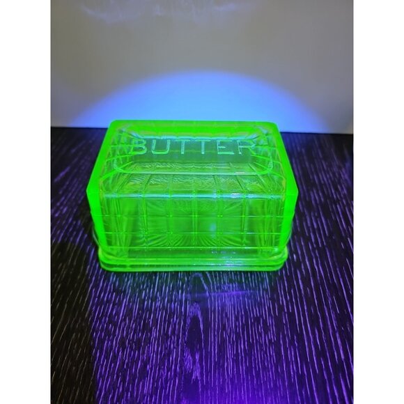 Vintage Optic Green Depression Uranium Glass Butter Dish w/ Lid - Block Pattern - Picture 12 of 12